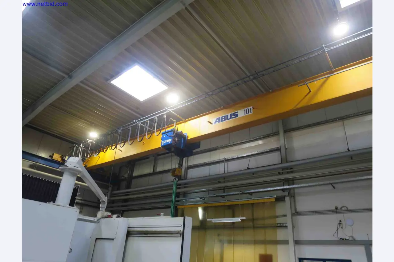 Machines CNC bien entretenues destinées à la fabrication de pièces métalliques de précision-2