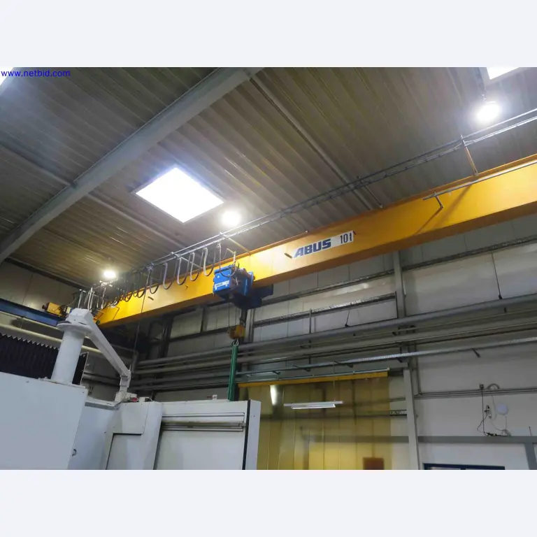 Machines CNC bien entretenues destinées à la fabrication de pièces métalliques de précision-2
