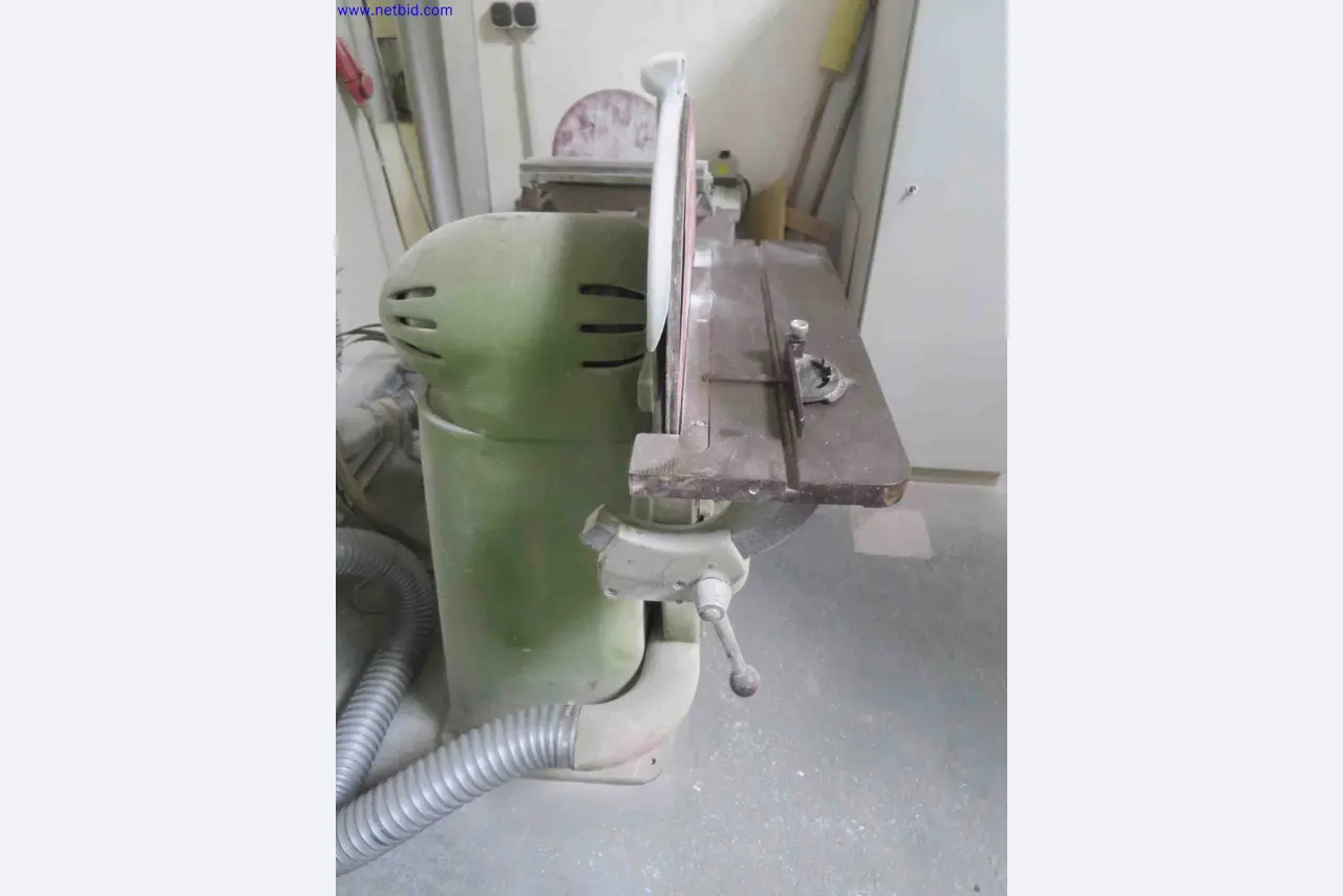 Machines CNC bien entretenues destinées à la fabrication de pièces métalliques de précision-2