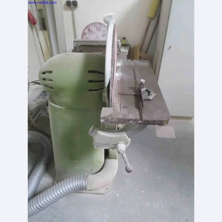Machines CNC bien entretenues destinées à la fabrication de pièces métalliques de précision-2