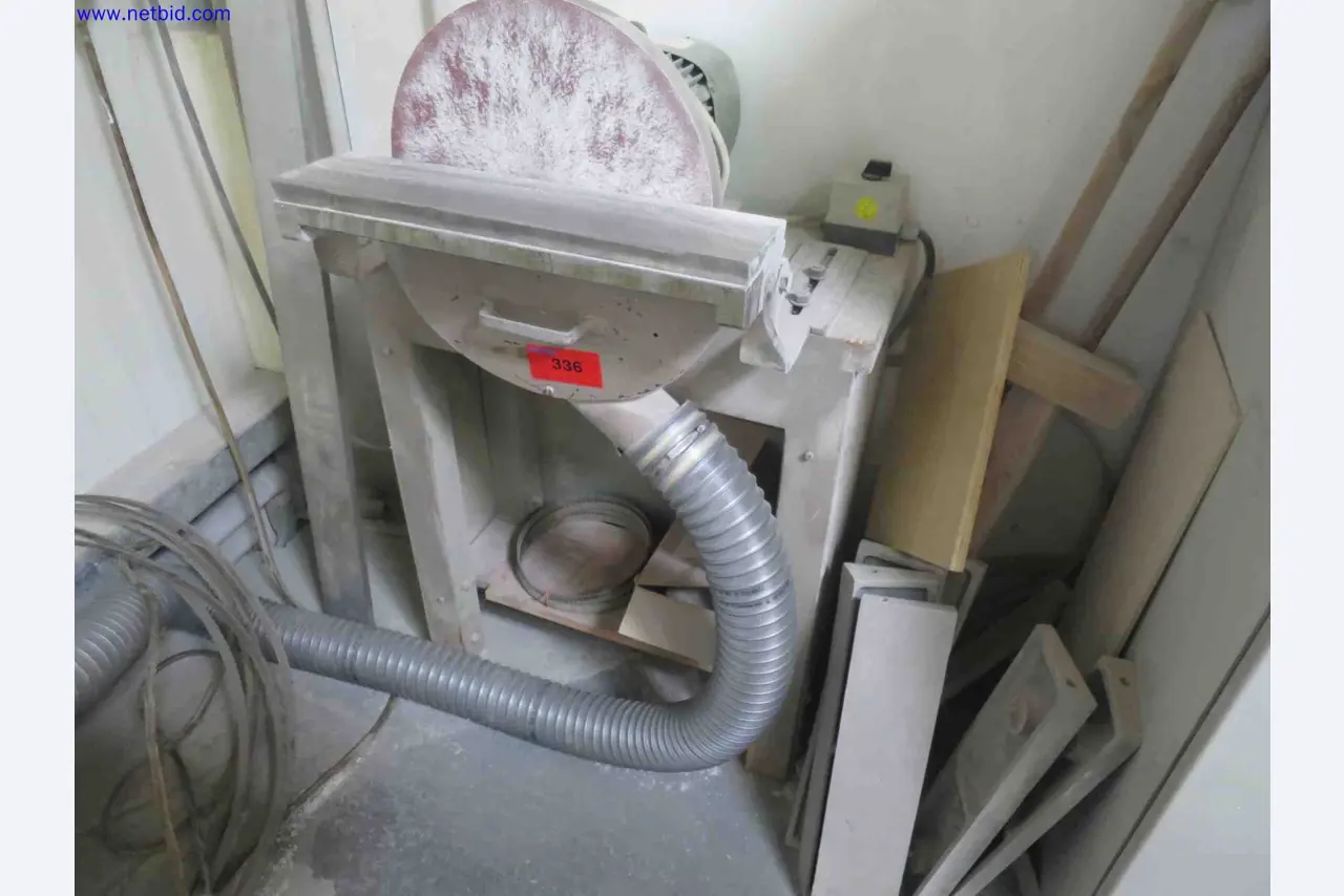 Machines CNC bien entretenues destinées à la fabrication de pièces métalliques de précision-1