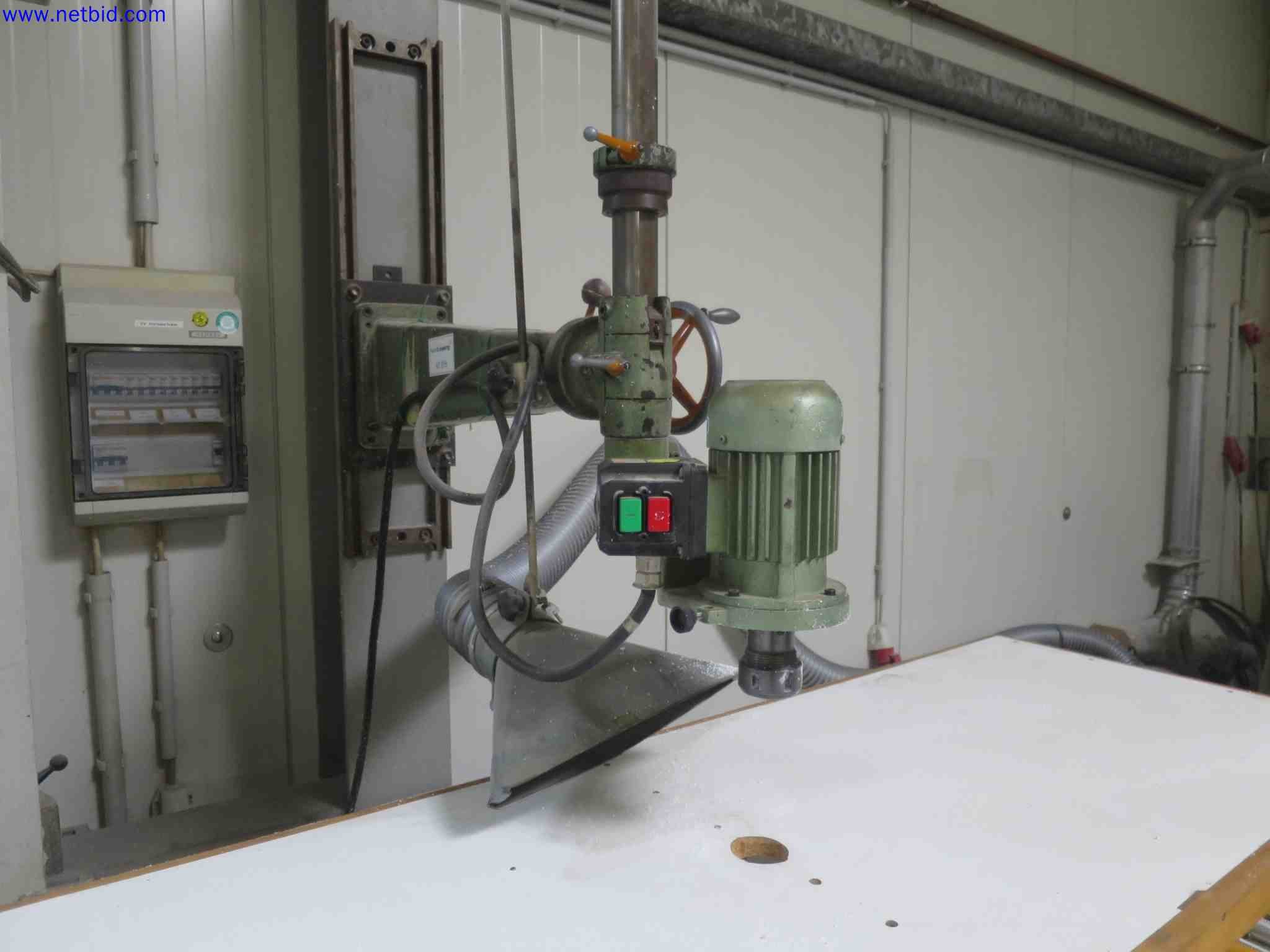 Machines CNC bien entretenues destinées à la fabrication de pièces métalliques de précision-3