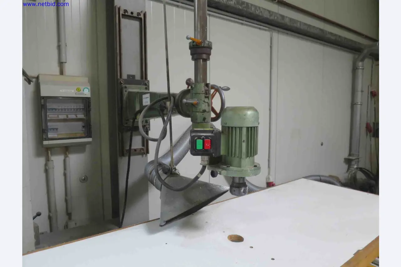 Machines CNC bien entretenues destinées à la fabrication de pièces métalliques de précision-3