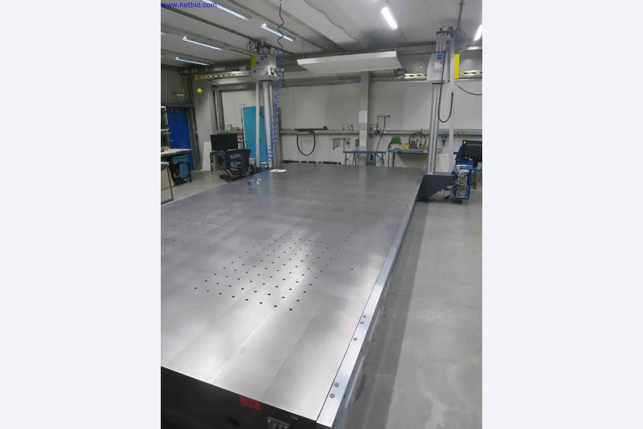Machines CNC bien entretenues destinées à la fabrication de pièces métalliques de précision-1