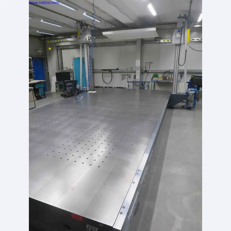 Machines CNC bien entretenues destinées à la fabrication de pièces métalliques de précision-1