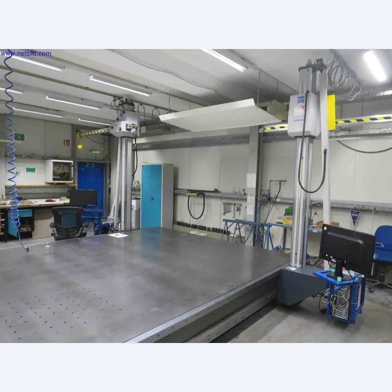 Machines CNC bien entretenues destinées à la fabrication de pièces métalliques de précision-2
