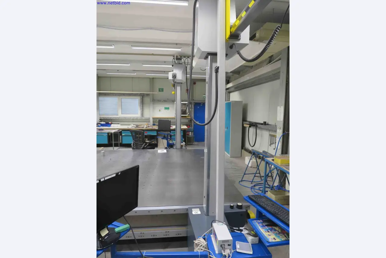 Machines CNC bien entretenues destinées à la fabrication de pièces métalliques de précision-4