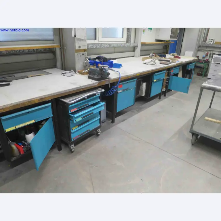 Machines CNC bien entretenues destinées à la fabrication de pièces métalliques de précision-3