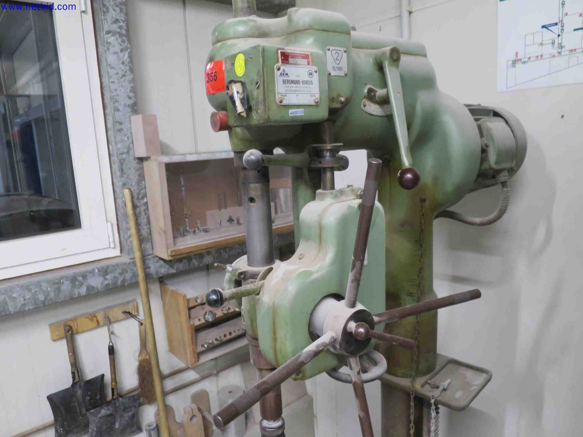 Machines CNC bien entretenues destinées à la fabrication de pièces métalliques de précision-2