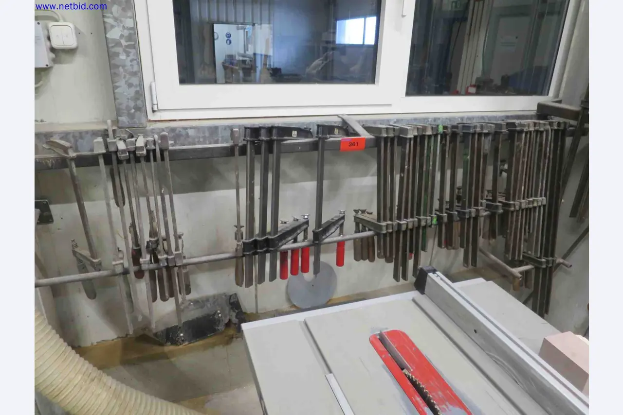 Machines CNC bien entretenues destinées à la fabrication de pièces métalliques de précision-1
