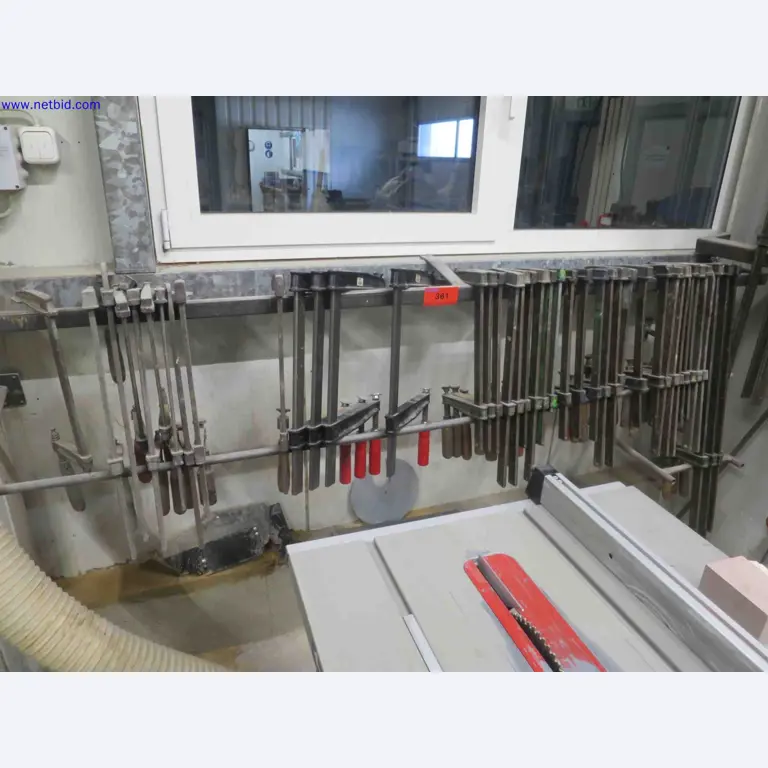 Machines CNC bien entretenues destinées à la fabrication de pièces métalliques de précision-1
