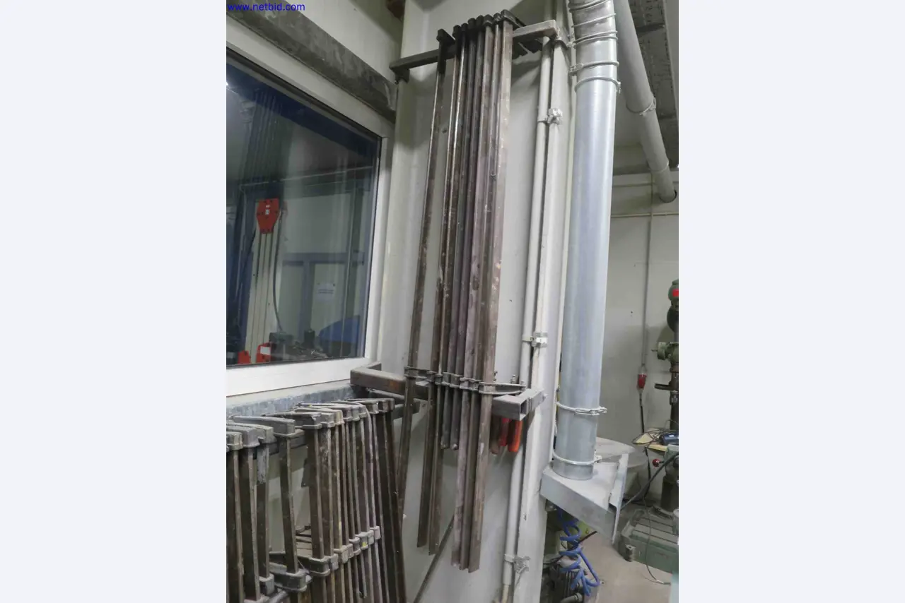 Machines CNC bien entretenues destinées à la fabrication de pièces métalliques de précision-2