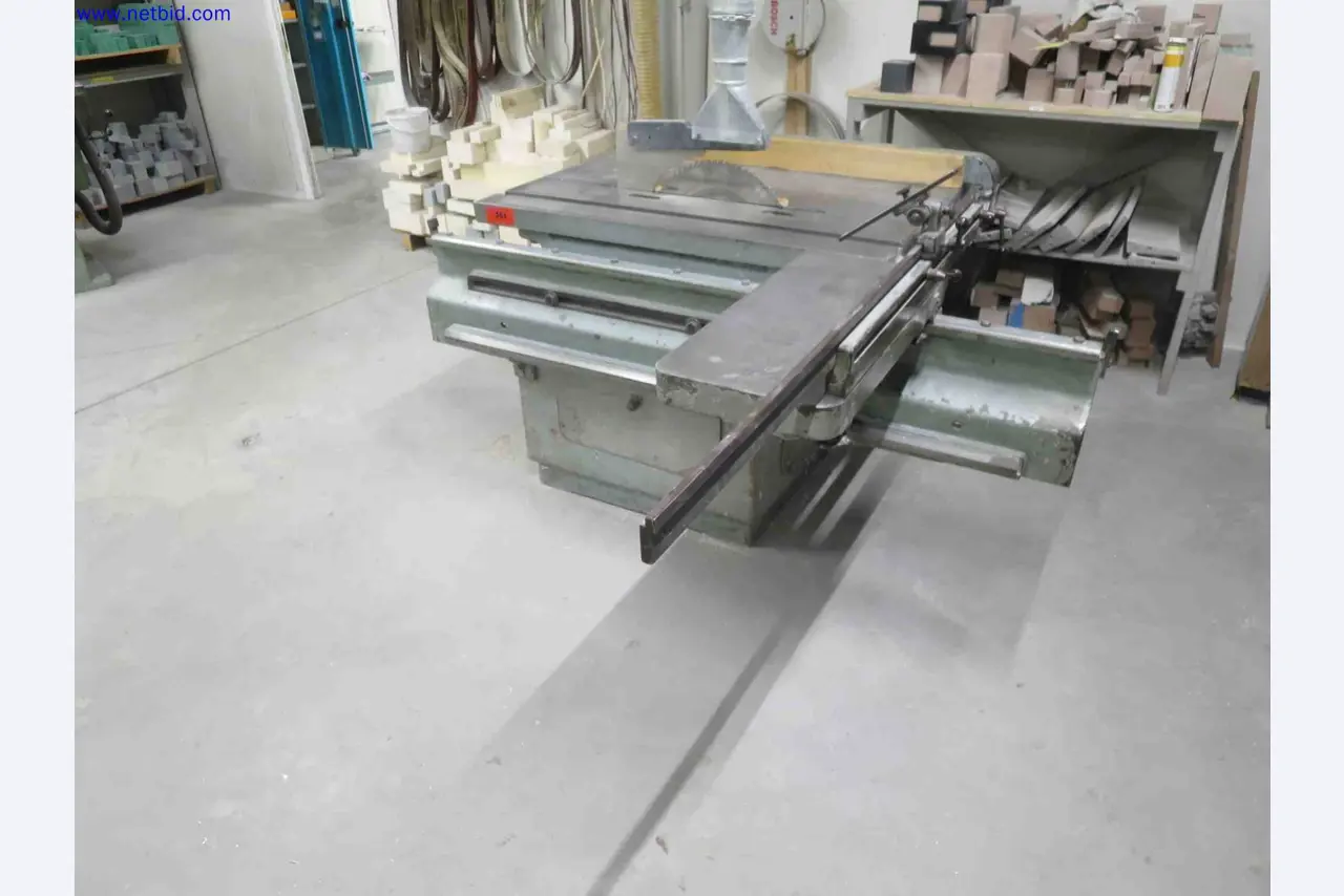 Machines CNC bien entretenues destinées à la fabrication de pièces métalliques de précision-1
