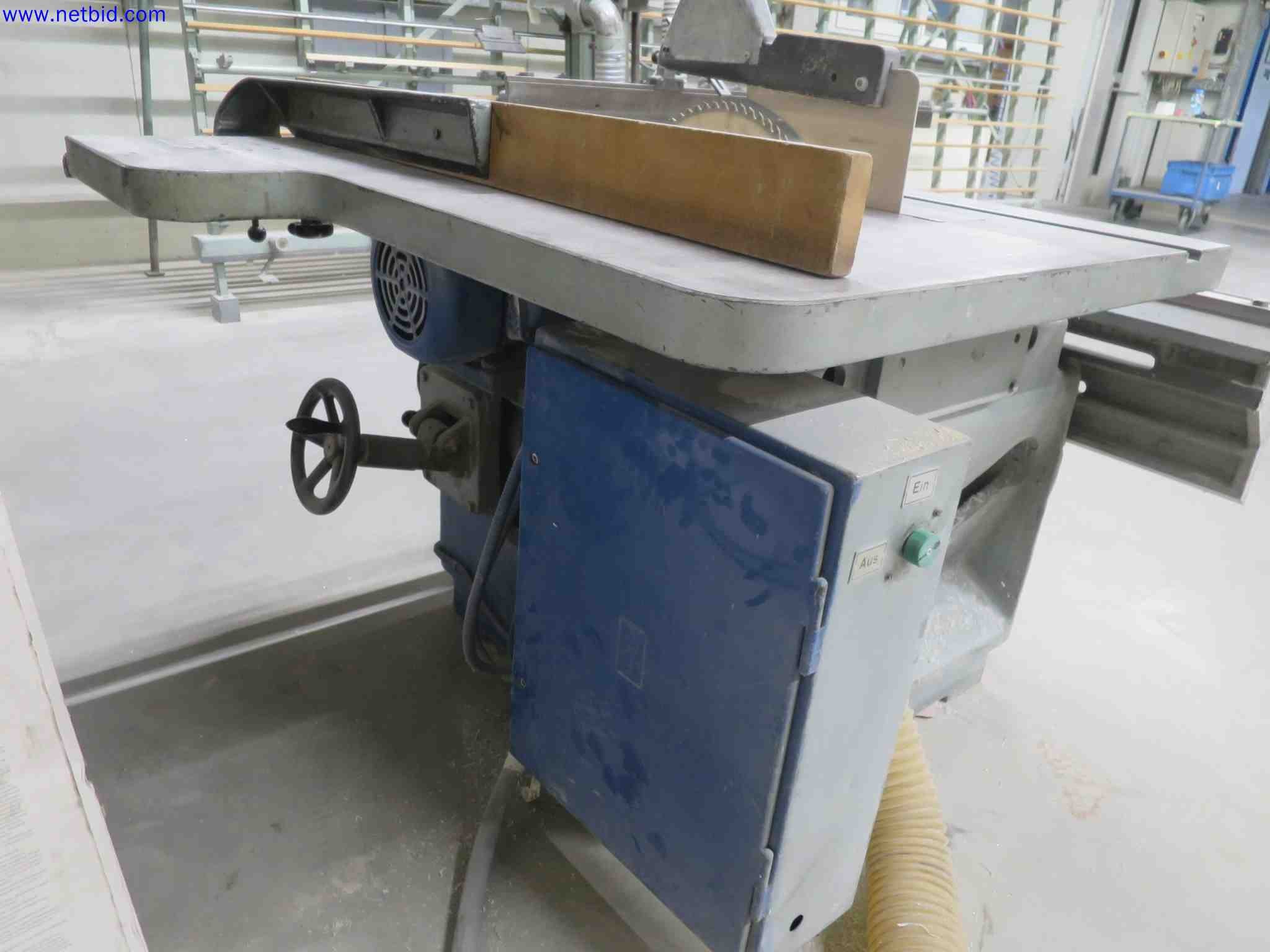 Machines CNC bien entretenues destinées à la fabrication de pièces métalliques de précision-3