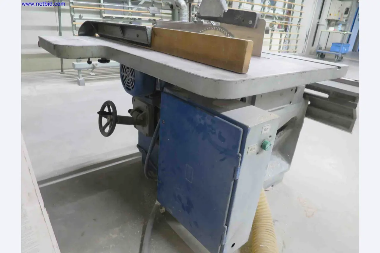 Machines CNC bien entretenues destinées à la fabrication de pièces métalliques de précision-3