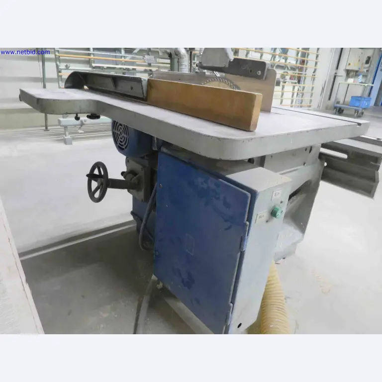 Machines CNC bien entretenues destinées à la fabrication de pièces métalliques de précision-3