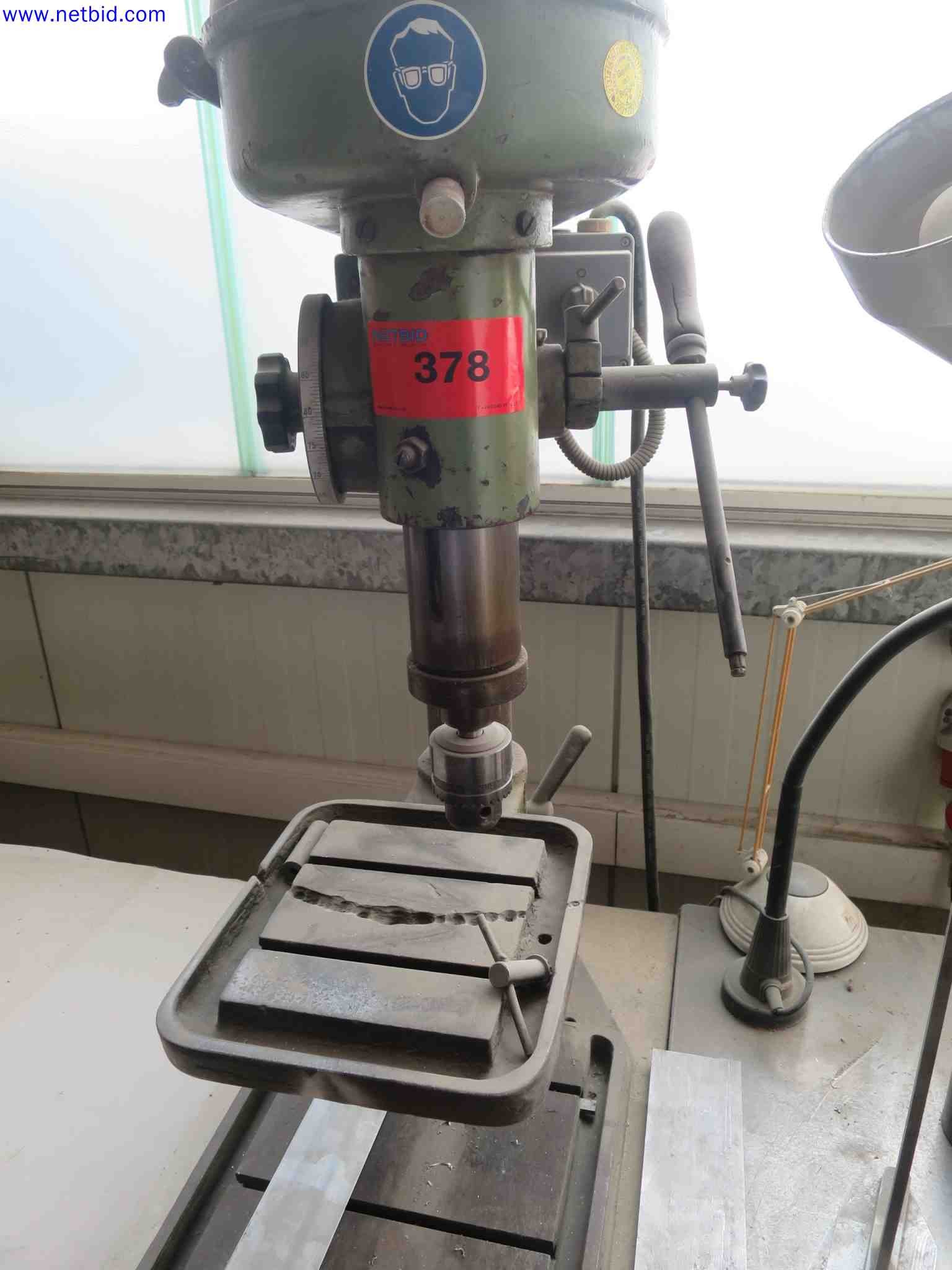 Máquinas CNC en buen estado para la fabricación de componentes metálicos de precisión-1