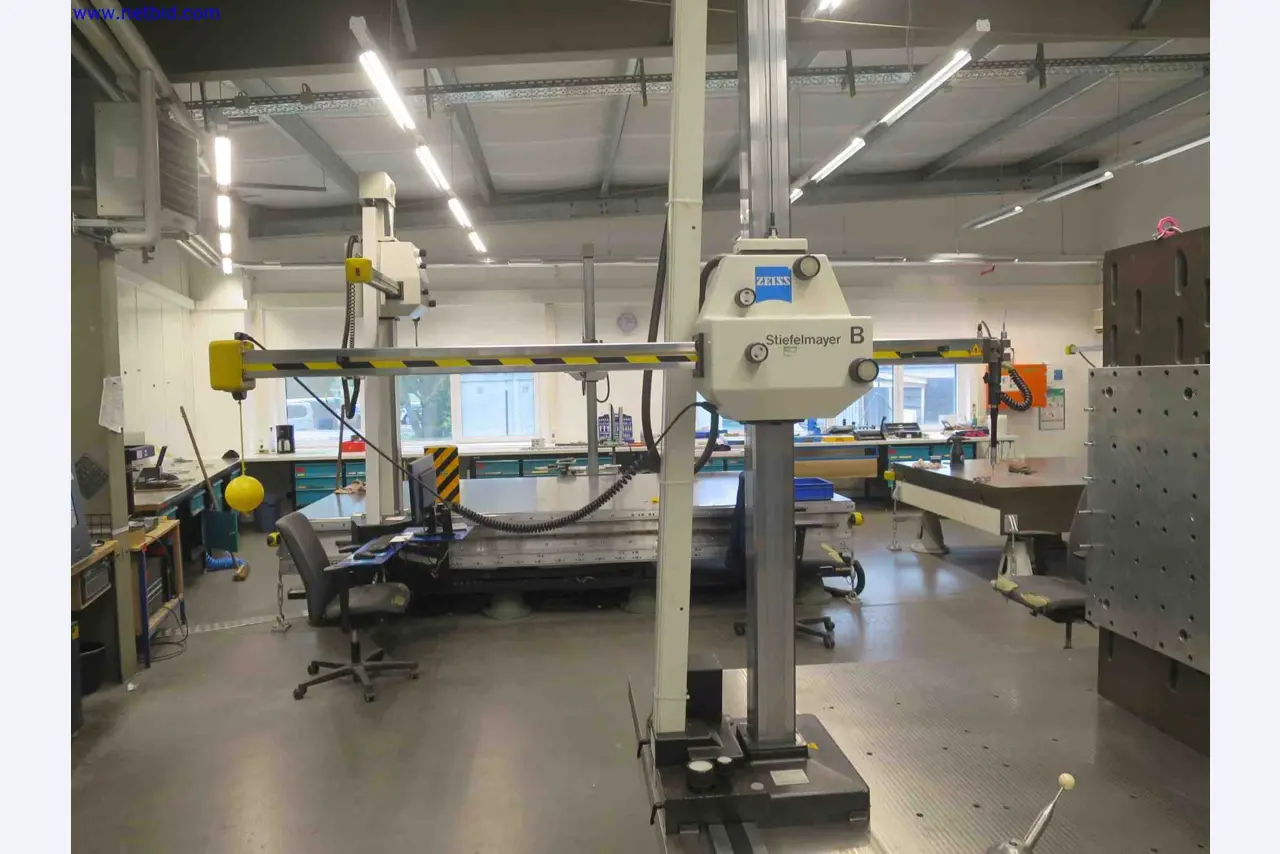 Máquinas CNC en buen estado para la fabricación de componentes metálicos de precisión-2