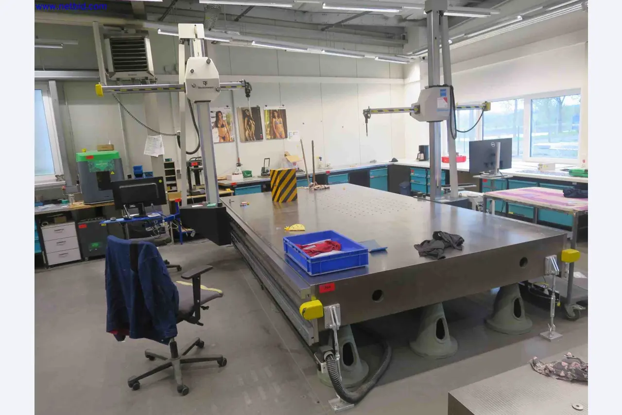Máquinas CNC en buen estado para la fabricación de componentes metálicos de precisión-1
