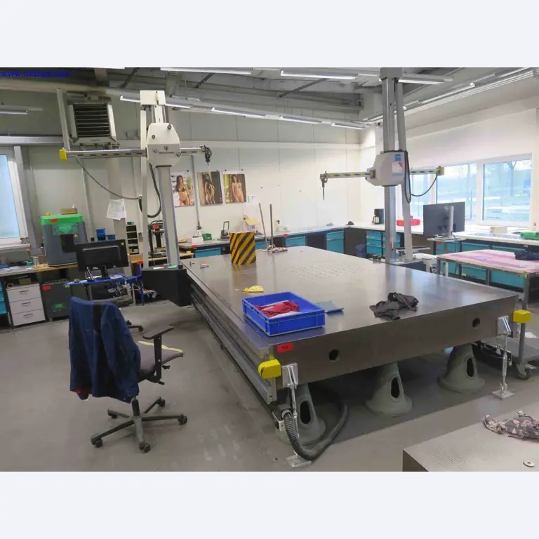 Máquinas CNC en buen estado para la fabricación de componentes metálicos de precisión-1