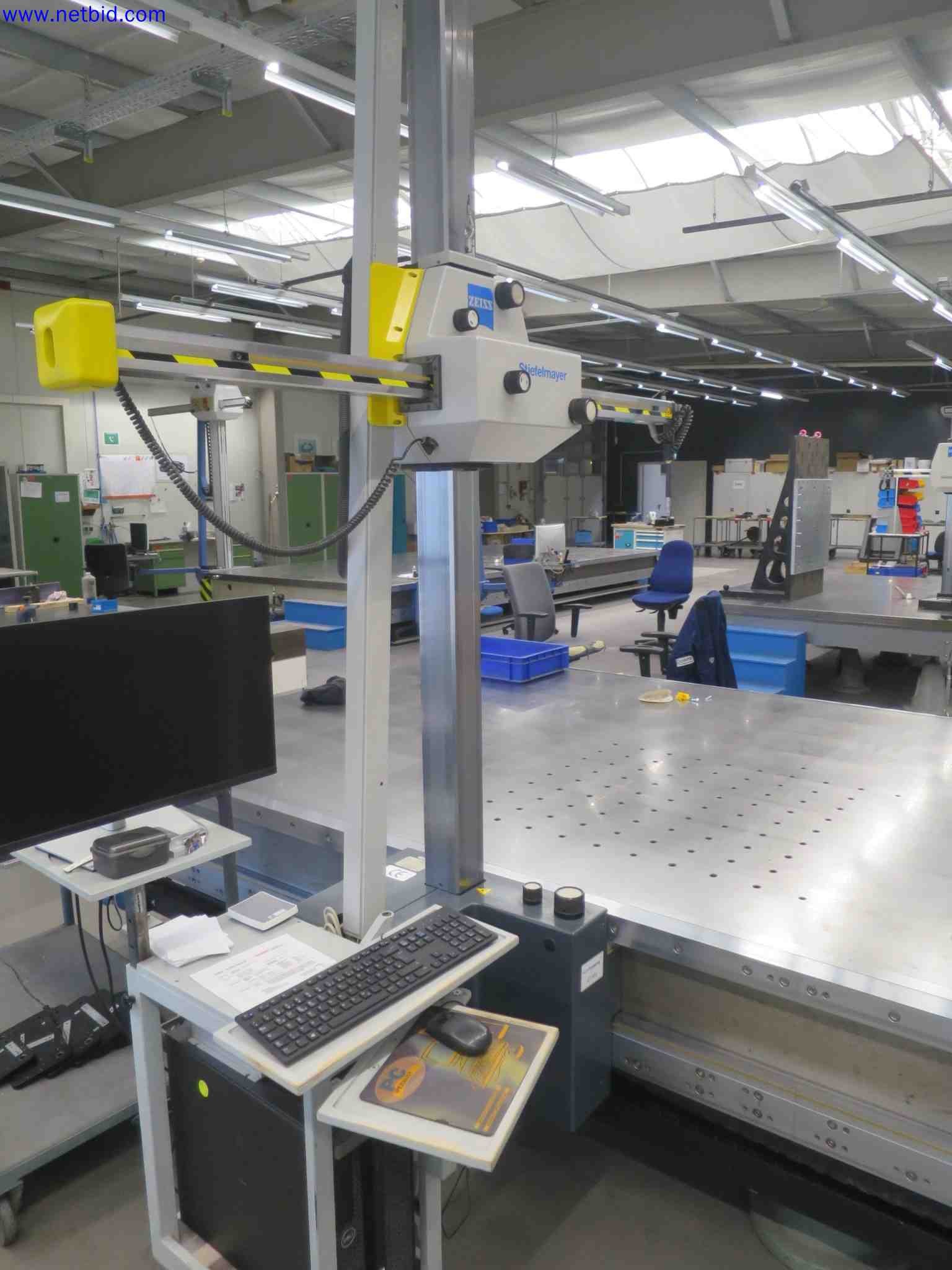 Máquinas CNC en buen estado para la fabricación de componentes metálicos de precisión-3