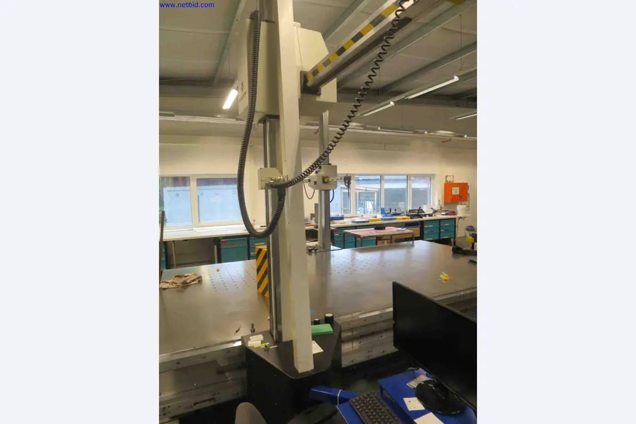 Máquinas CNC en buen estado para la fabricación de componentes metálicos de precisión-5