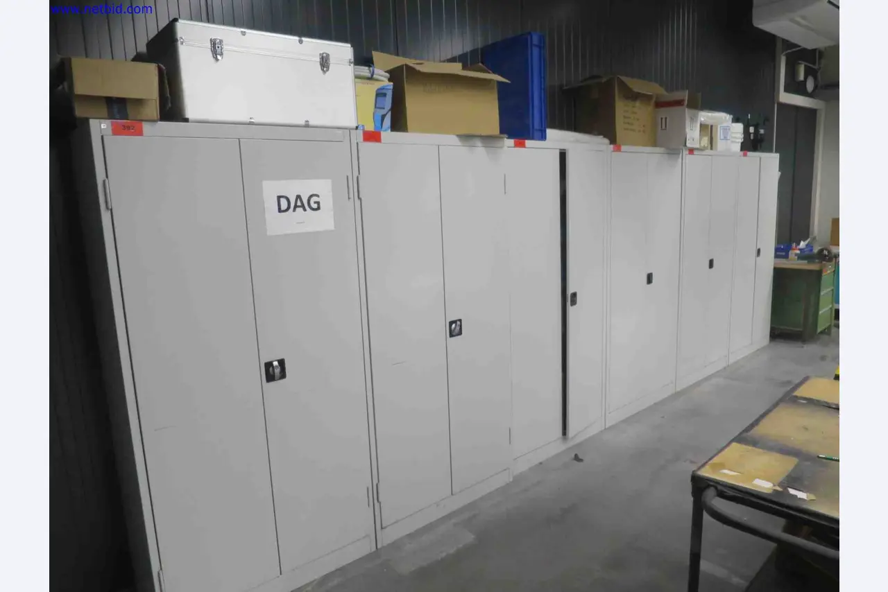 Máquinas CNC en buen estado para la fabricación de componentes metálicos de precisión-1