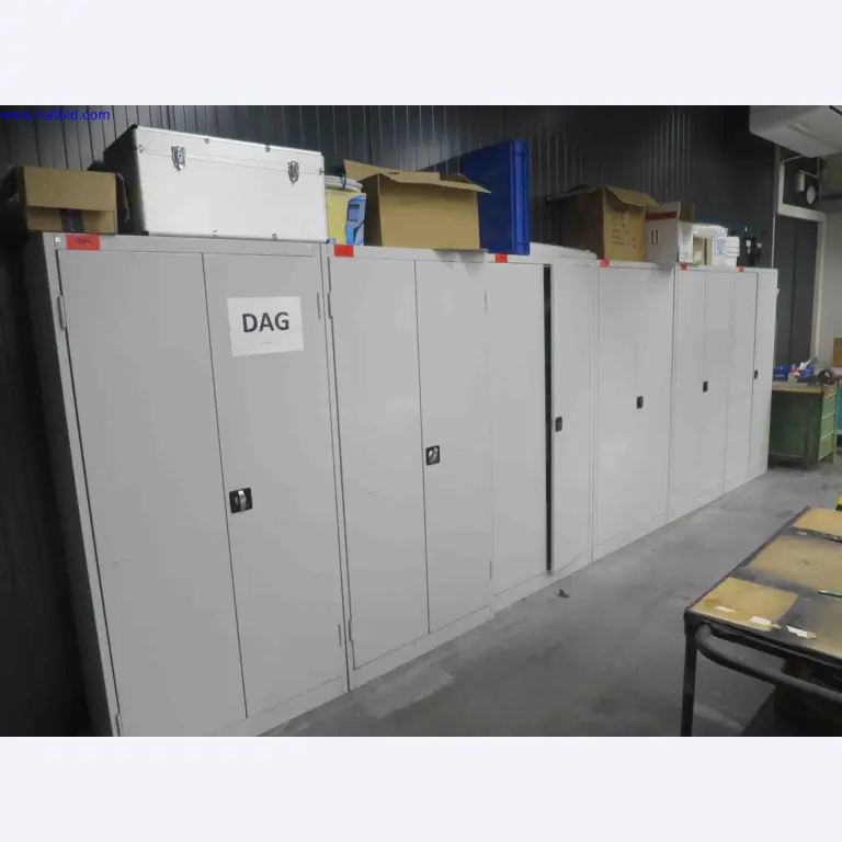 Máquinas CNC en buen estado para la fabricación de componentes metálicos de precisión-1
