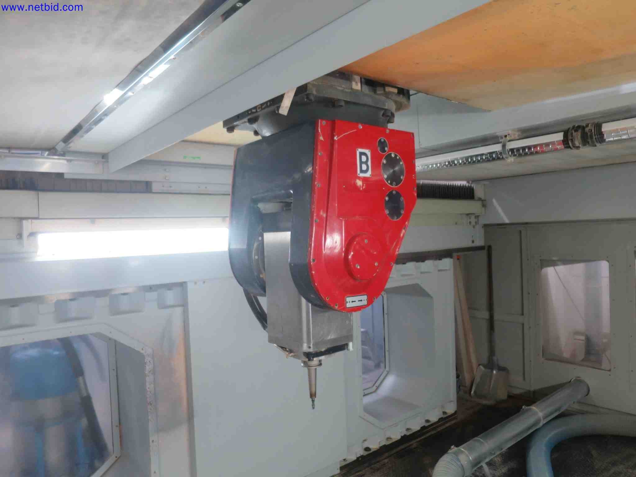 Machines CNC bien entretenues destinées à la fabrication de pièces métalliques de précision-11