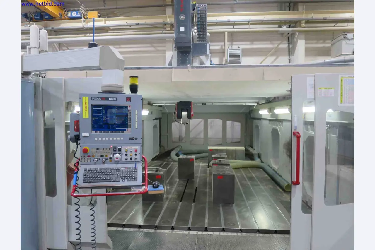 Machines CNC bien entretenues destinées à la fabrication de pièces métalliques de précision-2
