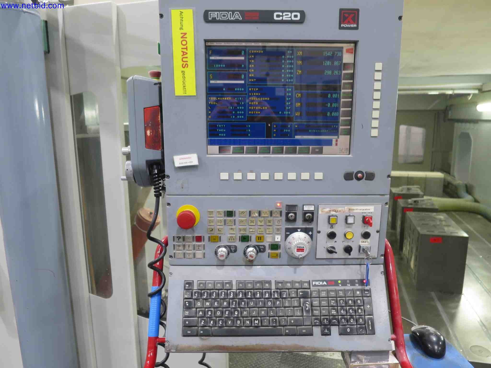 Machines CNC bien entretenues destinées à la fabrication de pièces métalliques de précision-3