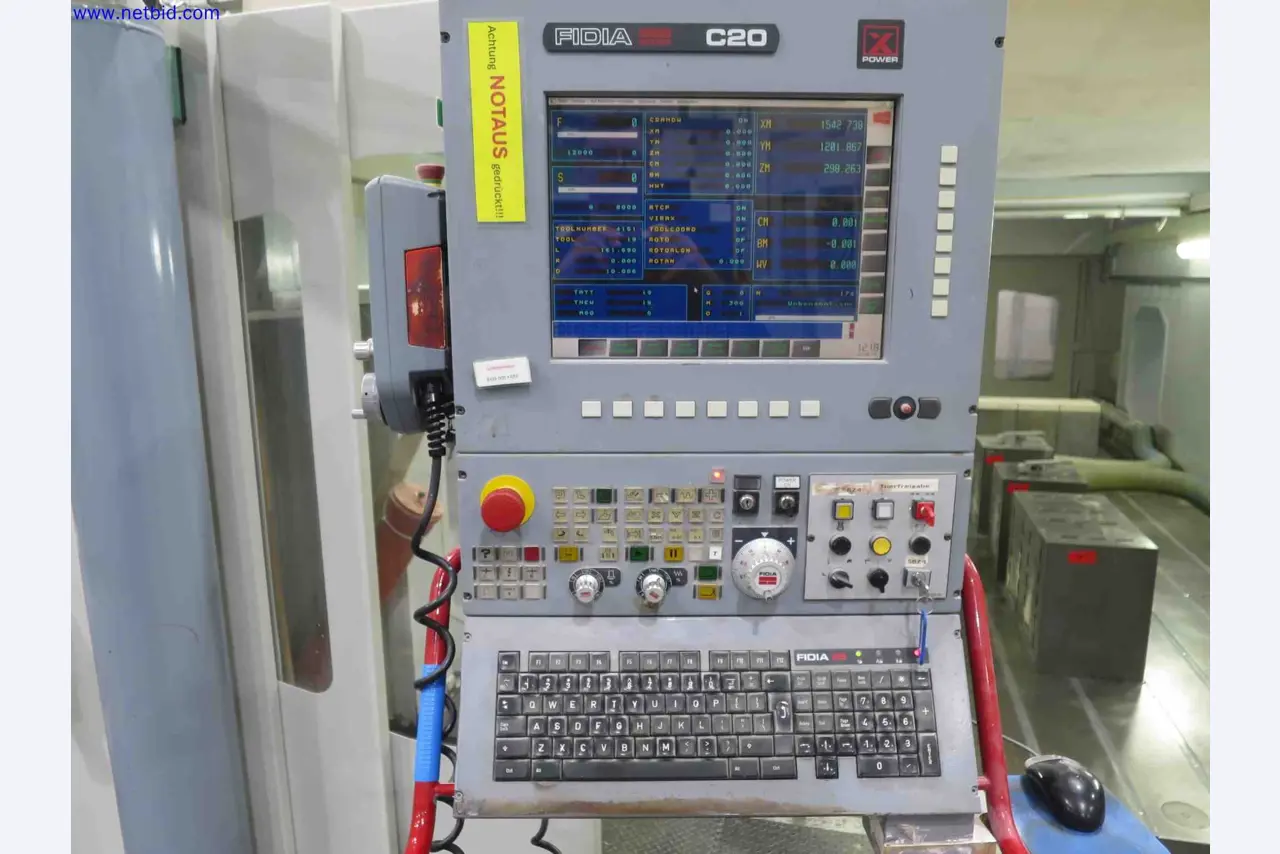 Machines CNC bien entretenues destinées à la fabrication de pièces métalliques de précision-3