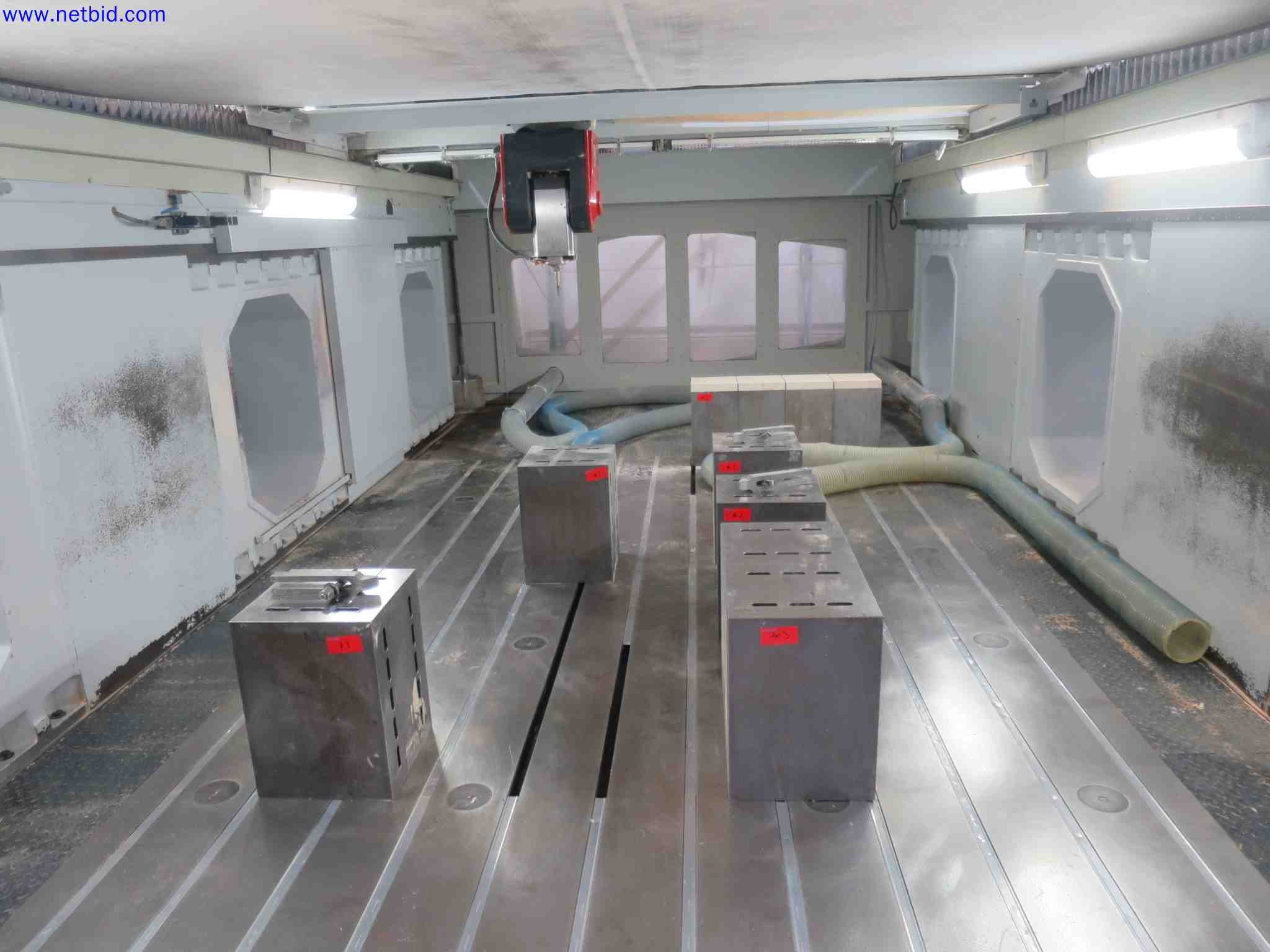 Machines CNC bien entretenues destinées à la fabrication de pièces métalliques de précision-4