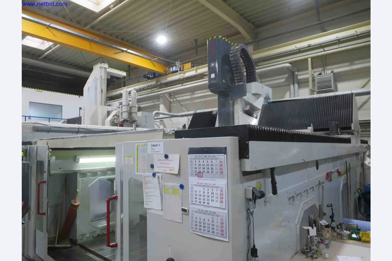 Machines CNC bien entretenues destinées à la fabrication de pièces métalliques de précision-6