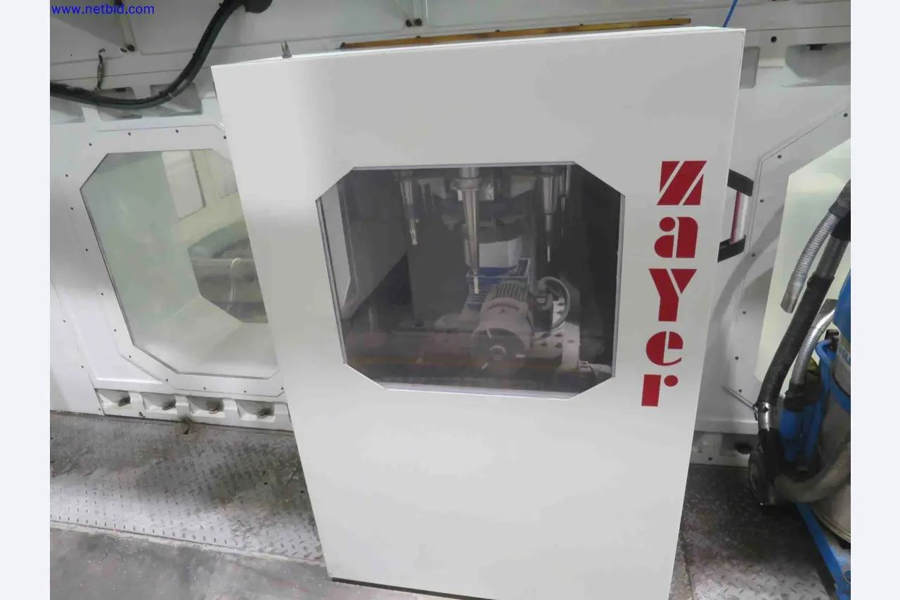 Machines CNC bien entretenues destinées à la fabrication de pièces métalliques de précision-7