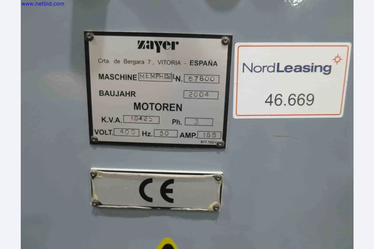 Machines CNC bien entretenues destinées à la fabrication de pièces métalliques de précision-9