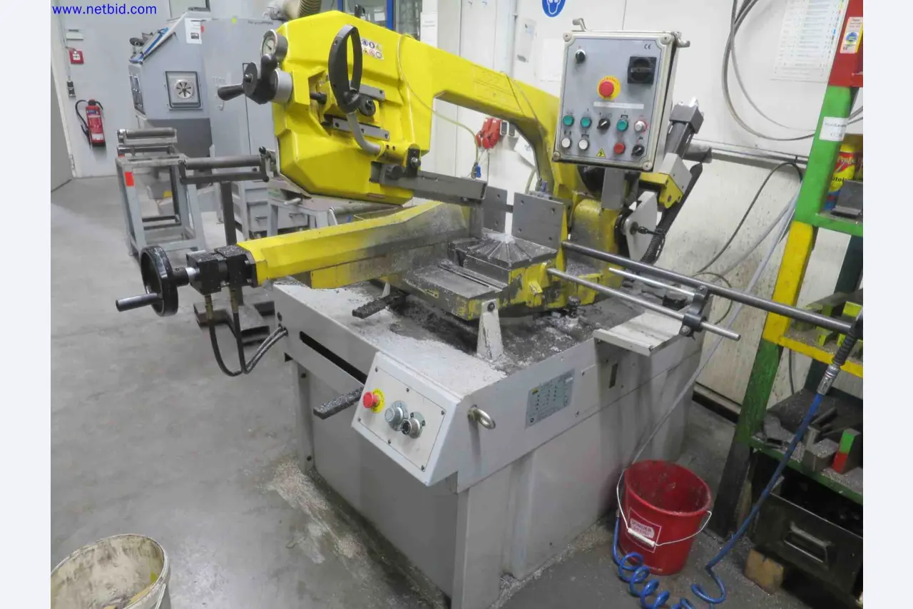 Machines CNC bien entretenues destinées à la fabrication de pièces métalliques de précision-1