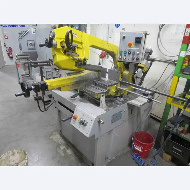 Machines CNC bien entretenues destinées à la fabrication de pièces métalliques de précision-1