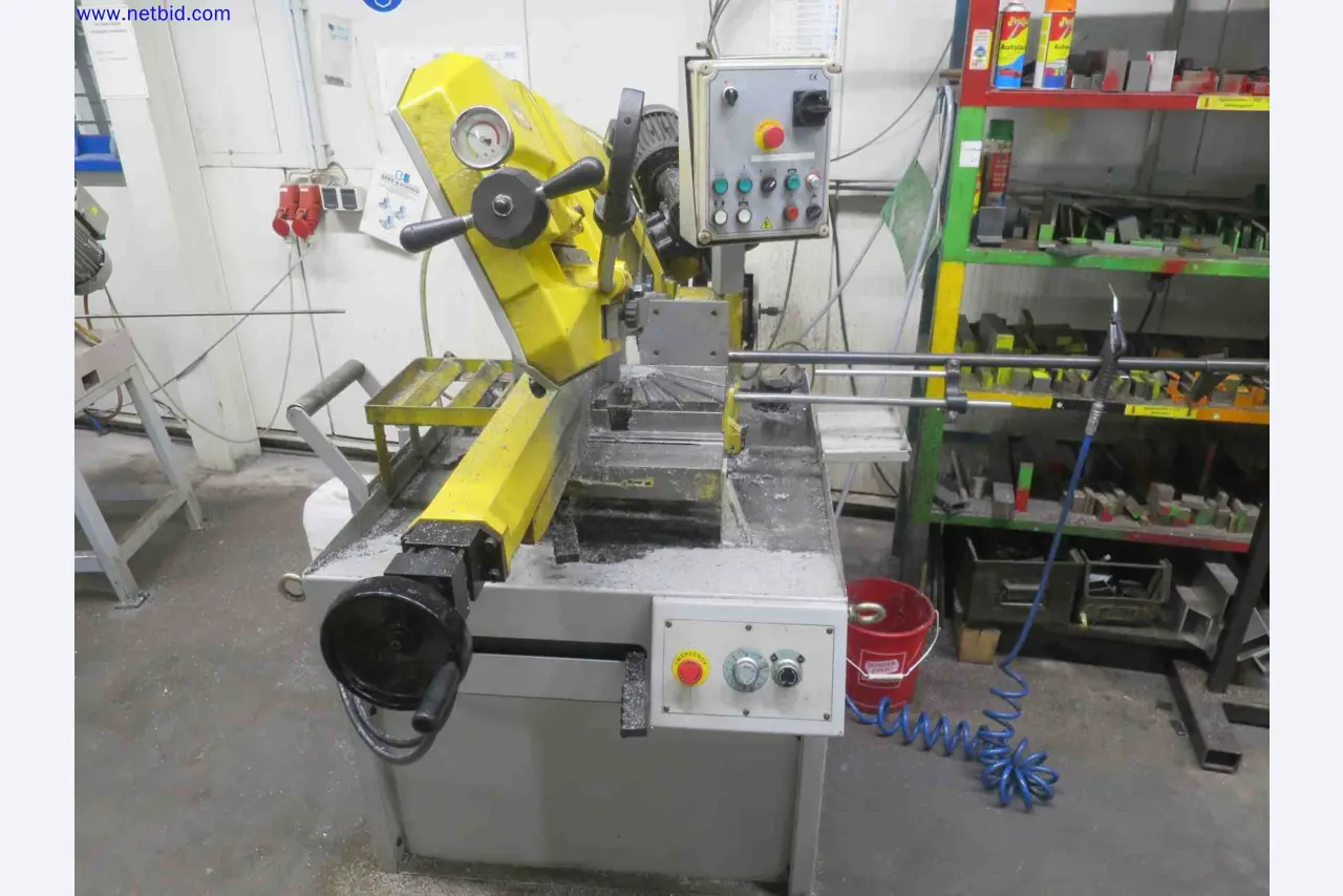 Machines CNC bien entretenues destinées à la fabrication de pièces métalliques de précision-2