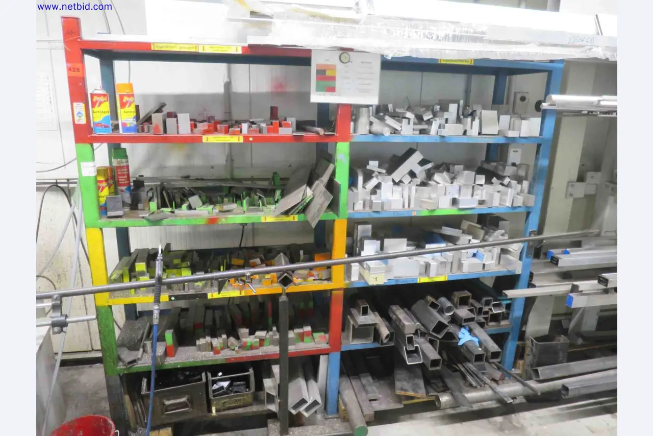 Machines CNC bien entretenues destinées à la fabrication de pièces métalliques de précision-1