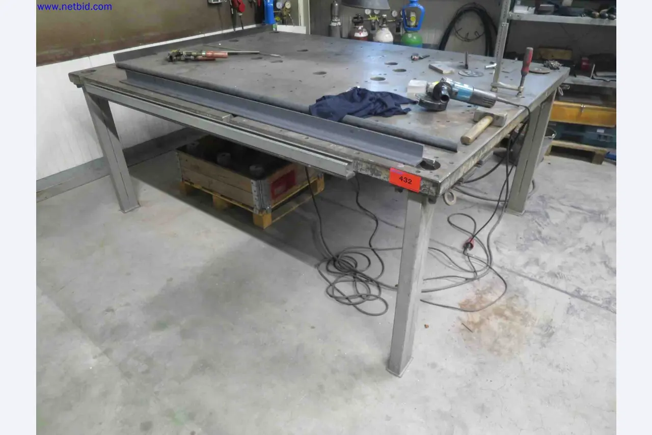 Machines CNC bien entretenues destinées à la fabrication de pièces métalliques de précision-1