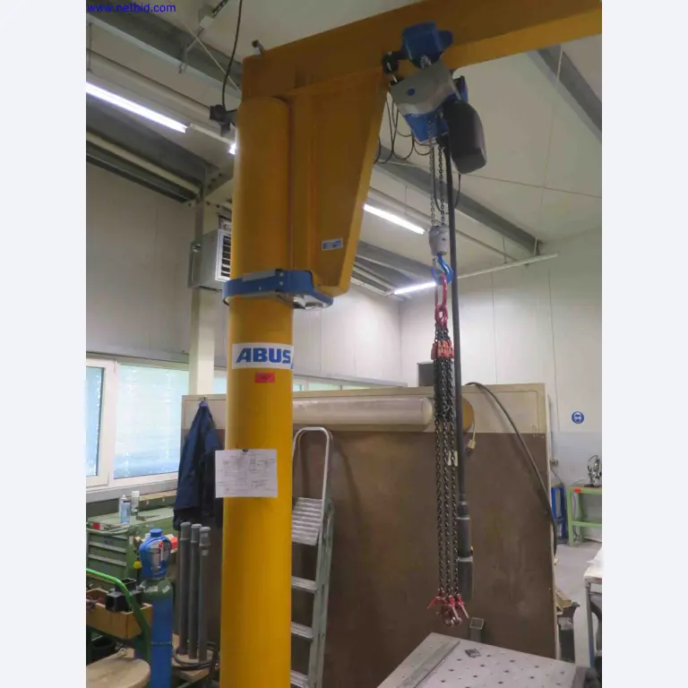 Machines CNC bien entretenues destinées à la fabrication de pièces métalliques de précision-1