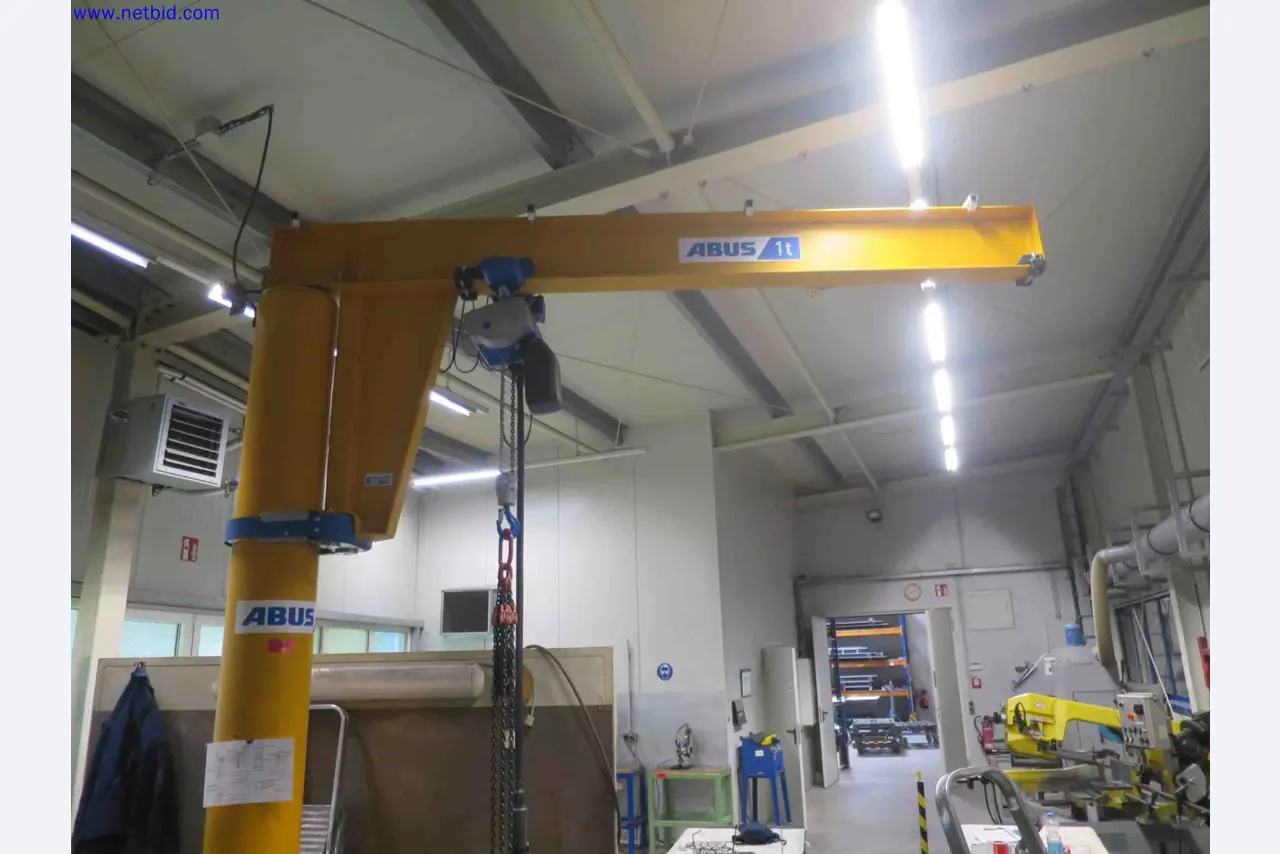 Machines CNC bien entretenues destinées à la fabrication de pièces métalliques de précision-2