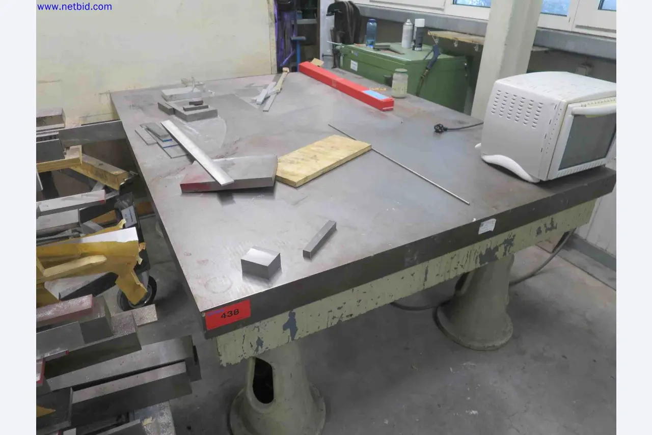 Machines CNC bien entretenues destinées à la fabrication de pièces métalliques de précision-1