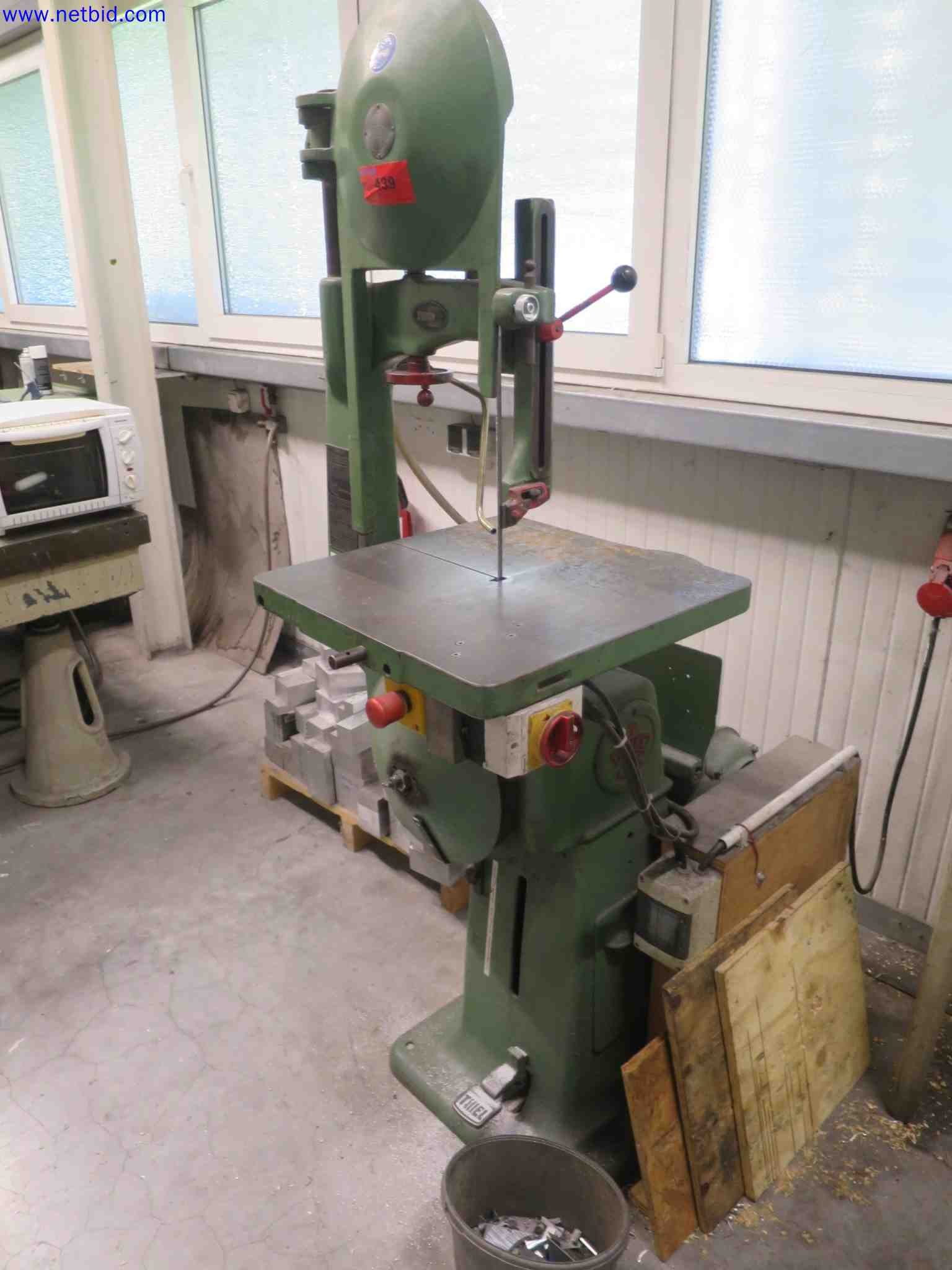 Machines CNC bien entretenues destinées à la fabrication de pièces métalliques de précision-2