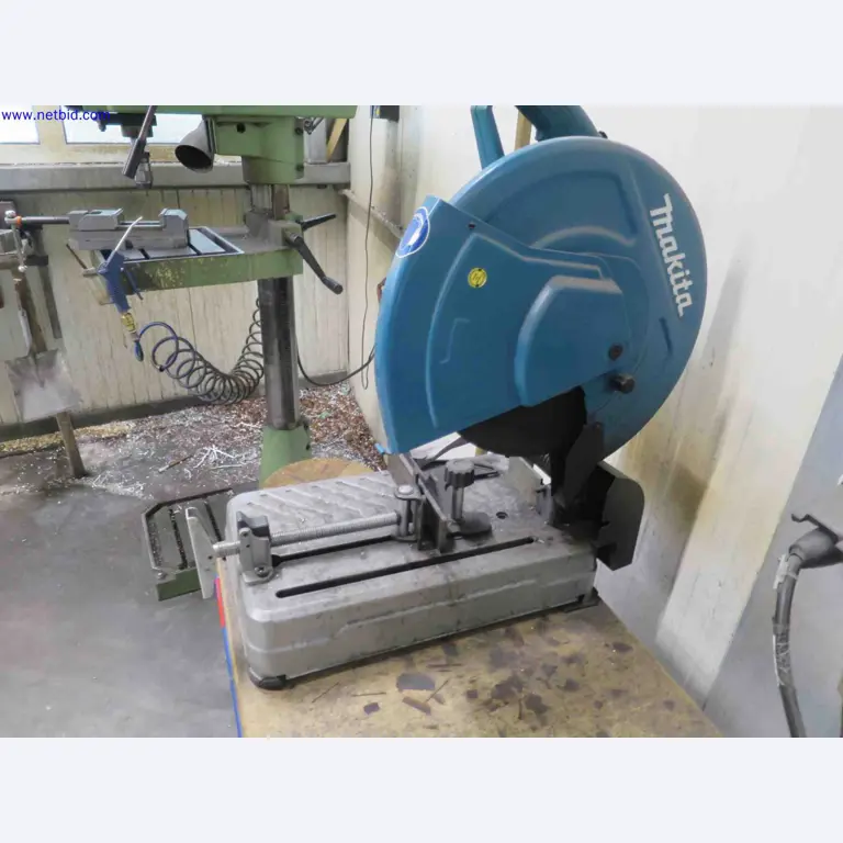 Machines CNC bien entretenues destinées à la fabrication de pièces métalliques de précision-3