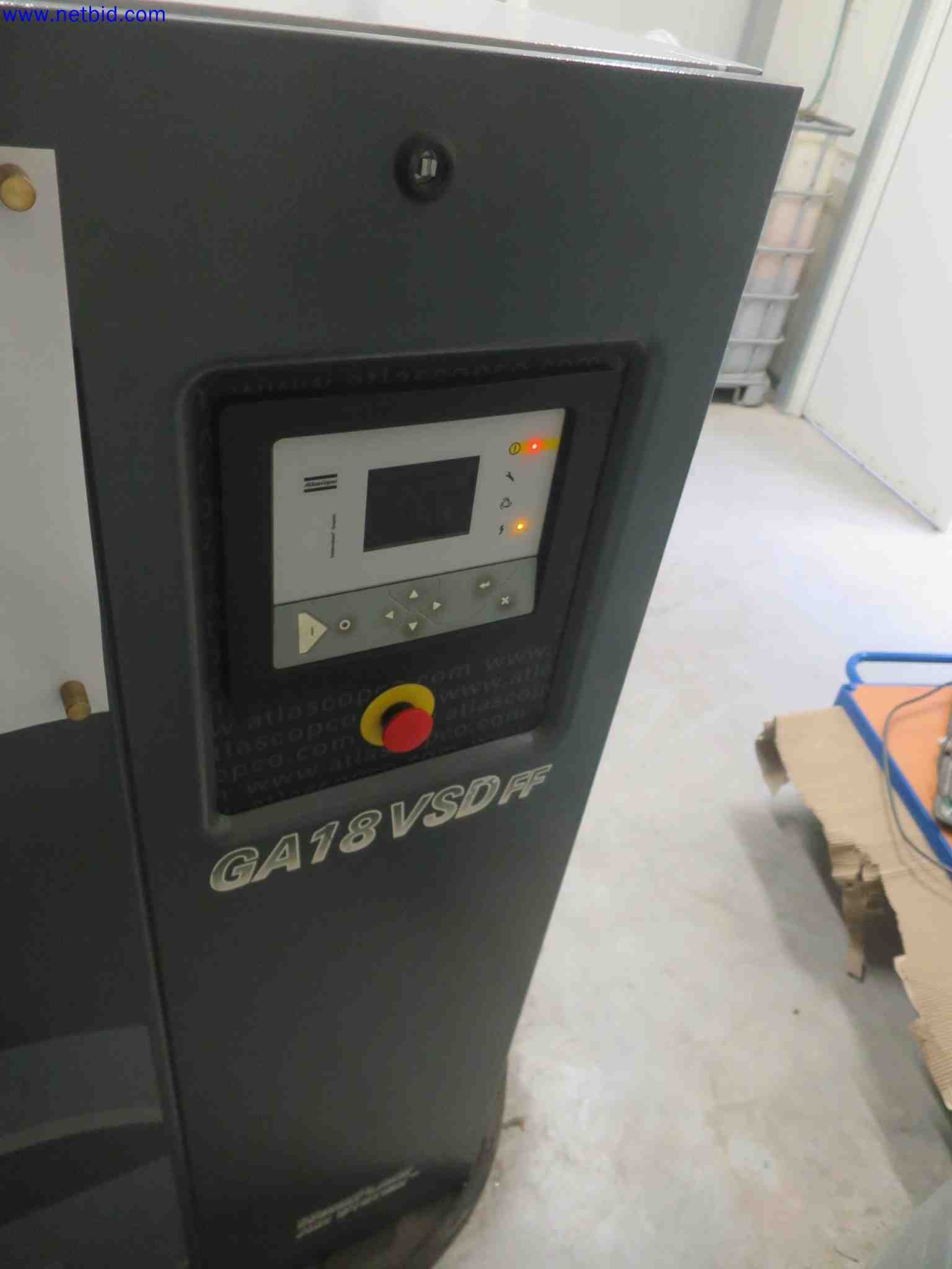 Machines CNC bien entretenues destinées à la fabrication de pièces métalliques de précision-3
