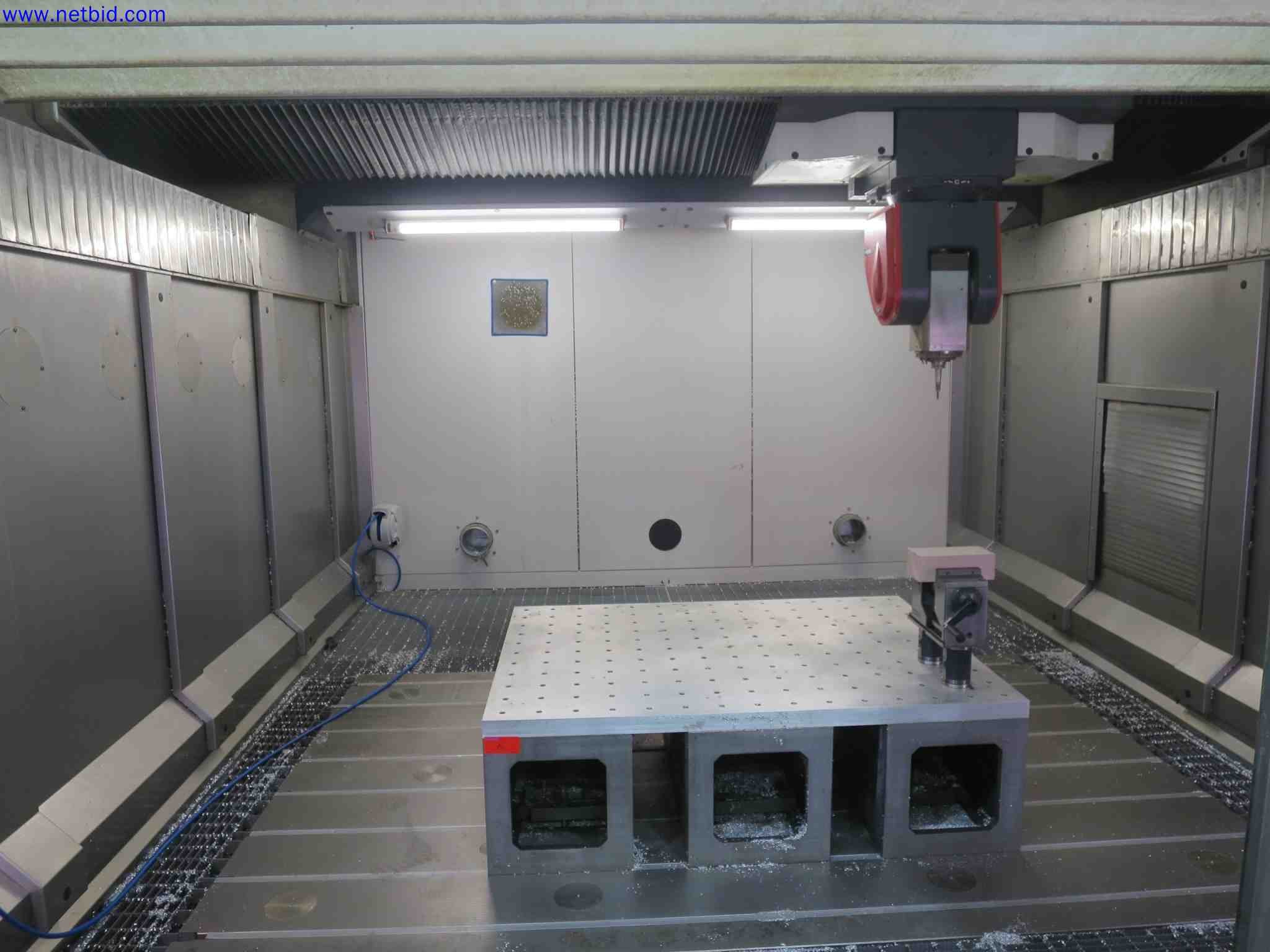Machines CNC bien entretenues destinées à la fabrication de pièces métalliques de précision-2