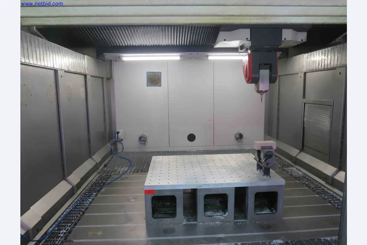 Machines CNC bien entretenues destinées à la fabrication de pièces métalliques de précision-2