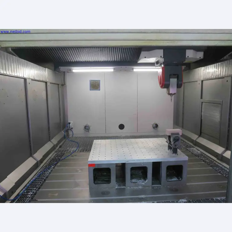 Machines CNC bien entretenues destinées à la fabrication de pièces métalliques de précision-2